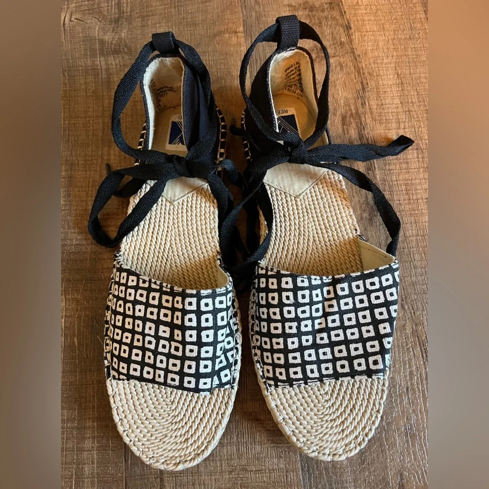 Reed Espadrilles Lace-up sandals. Women's size Large (9-10). Excellent condition